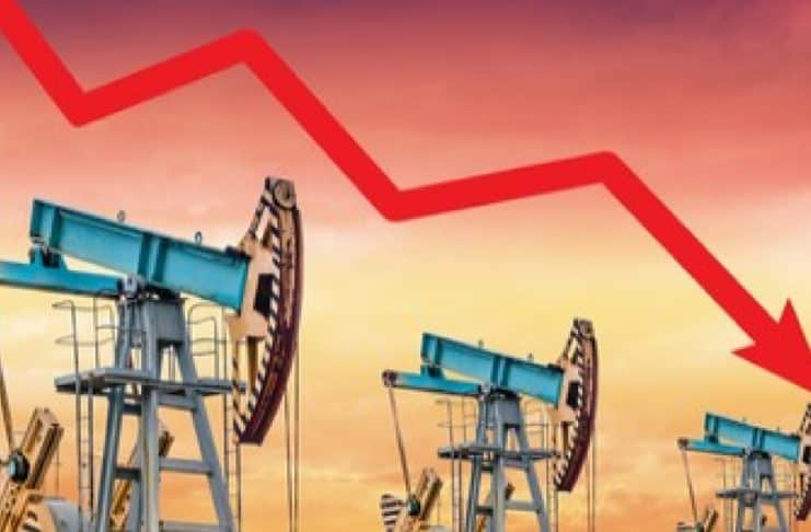 Cena ropy klesá na nové minimum