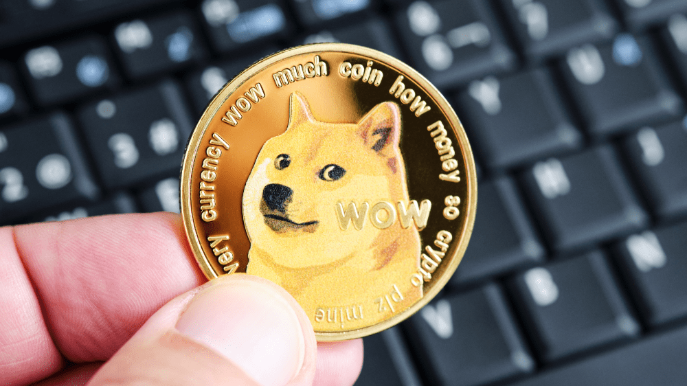 Dosiahne Dogecoin 1 dolár