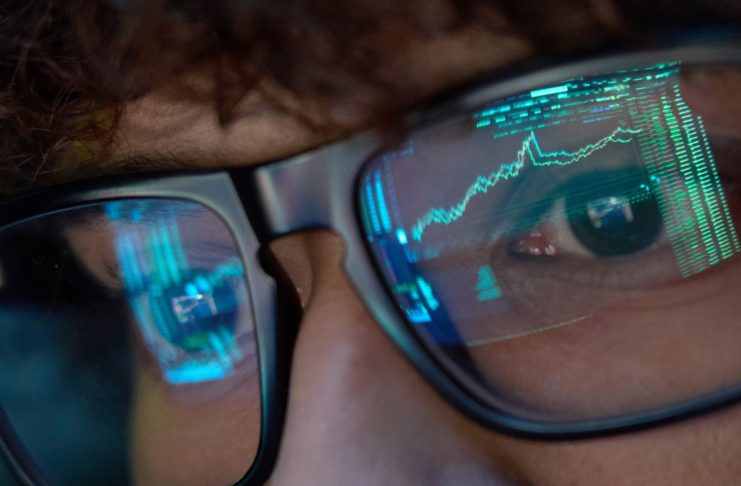 Kvôli high-risk tradingu prišiel o firemných $600 000