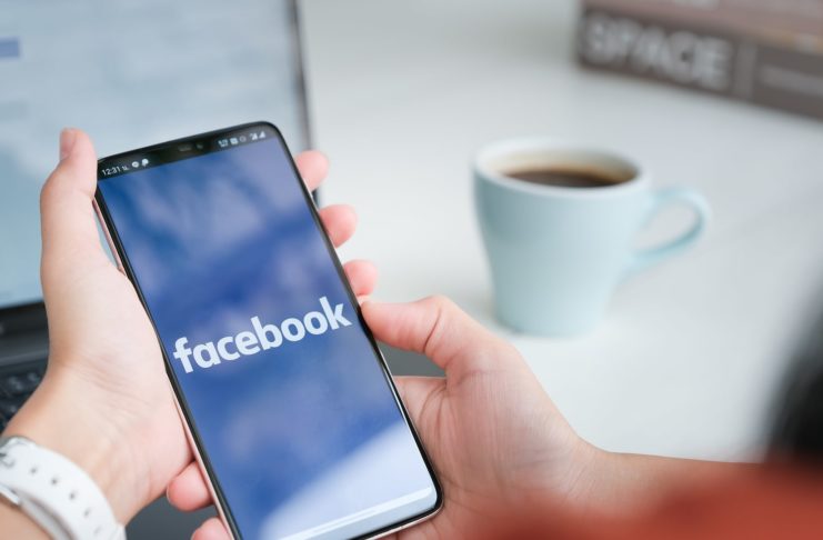 Cenzúra? Facebook vymazal správy od Zuckerberga a manažérov.