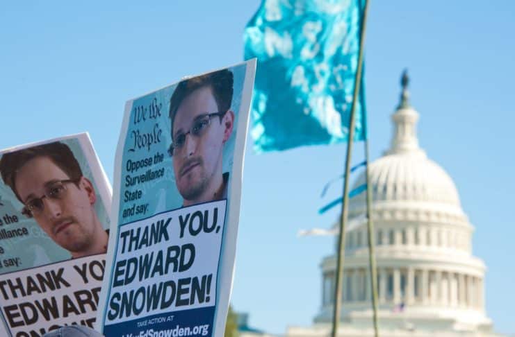 Edward Snowden verí Bitcoinu