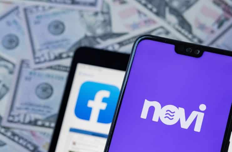 Senátori tlačia na Facebook
