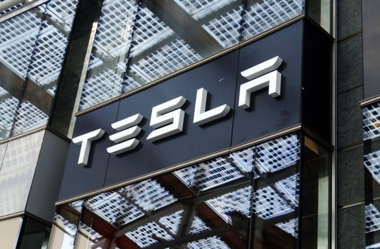 Tesla sa nachádza v korekcii