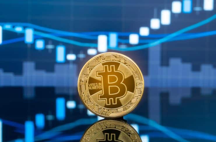 Bitcoin mierne klesol
