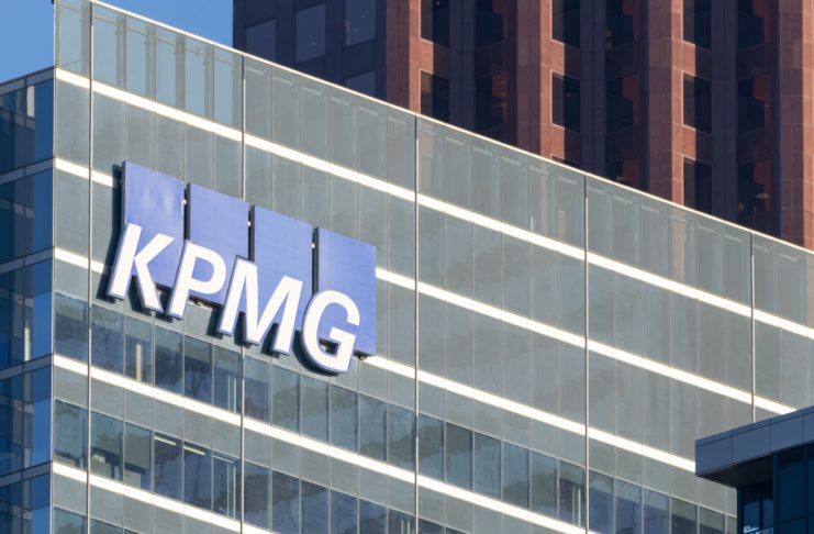 KPMG nakupuje Bitcoin a Ethereum!