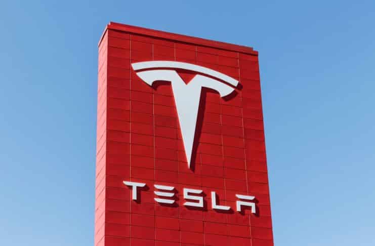Tesla prepúšťa: čakajú jej akcie ťažké časy?