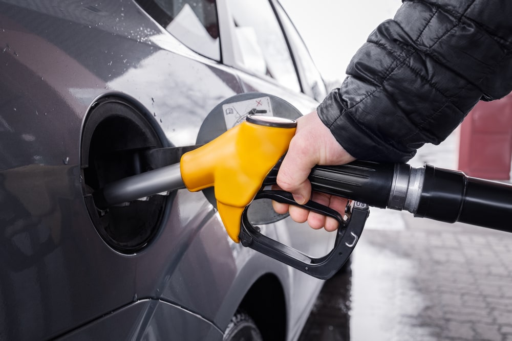 Dobrá správa pre motoristov – benzín aj nafta zlacneli