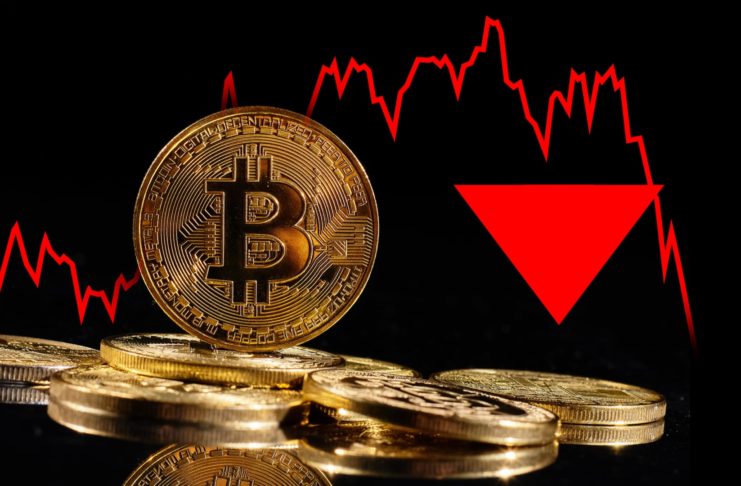 Bitcoin smeruje na support
