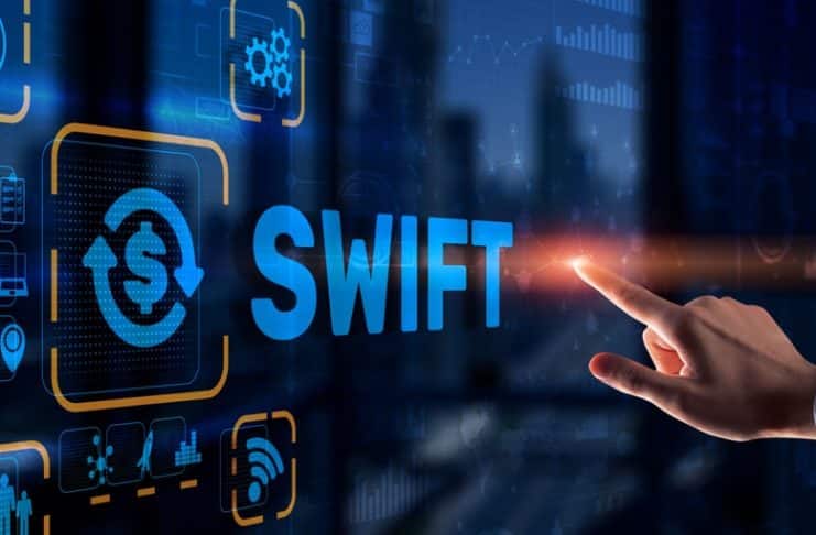 SWIFT uzavrel partnerstvo s kryptomenou Chainlink