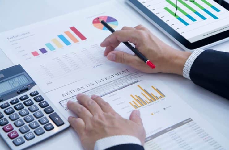 Dlhodobé investovanie je vzhľadom na mieru ziskov lepšie, ako krátkodobé obchody