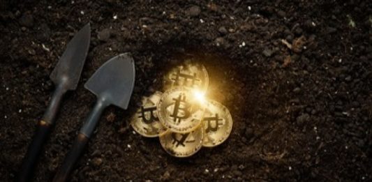 Ťažba Bitcoinu je stále menej zisková