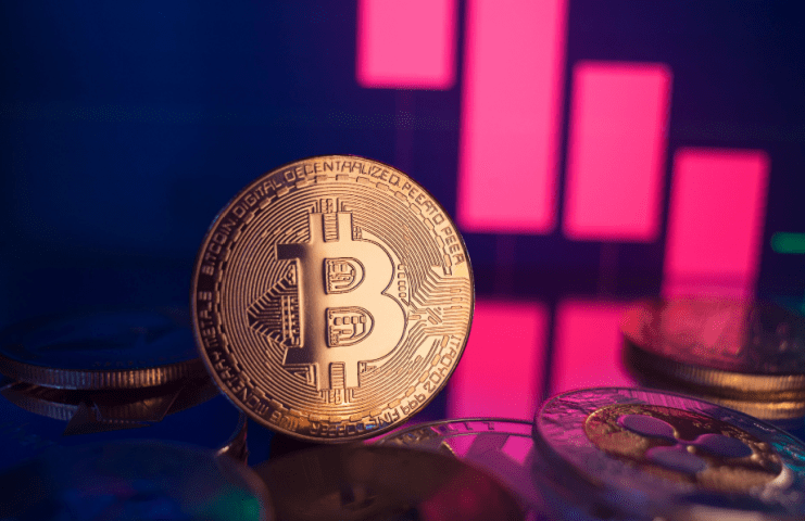 Bitcoin začal klesať
