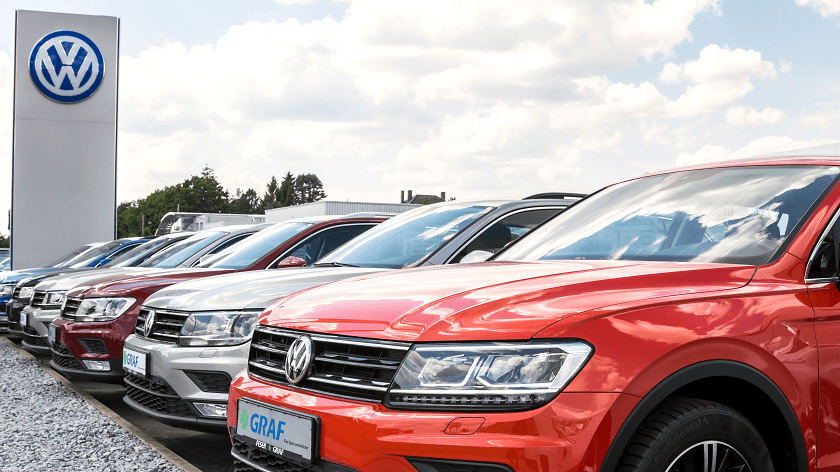 Bankrotom môže byť ohrozená automobilka Volkswagen