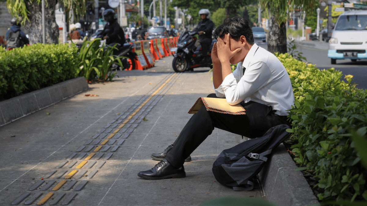 Trh práce v problémoch